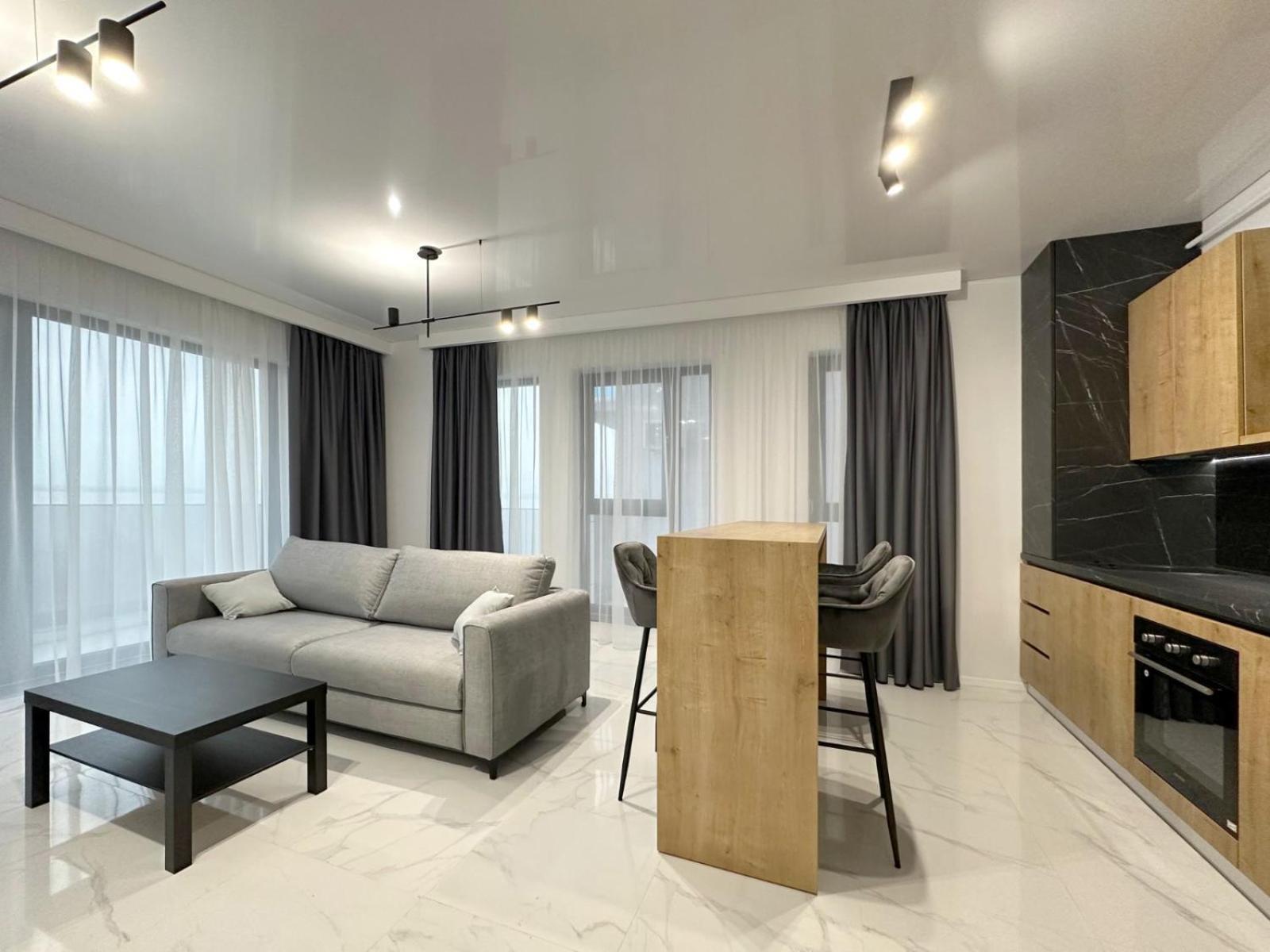 Koya Tower By The Lake Apartments Mamaia Exterior photo