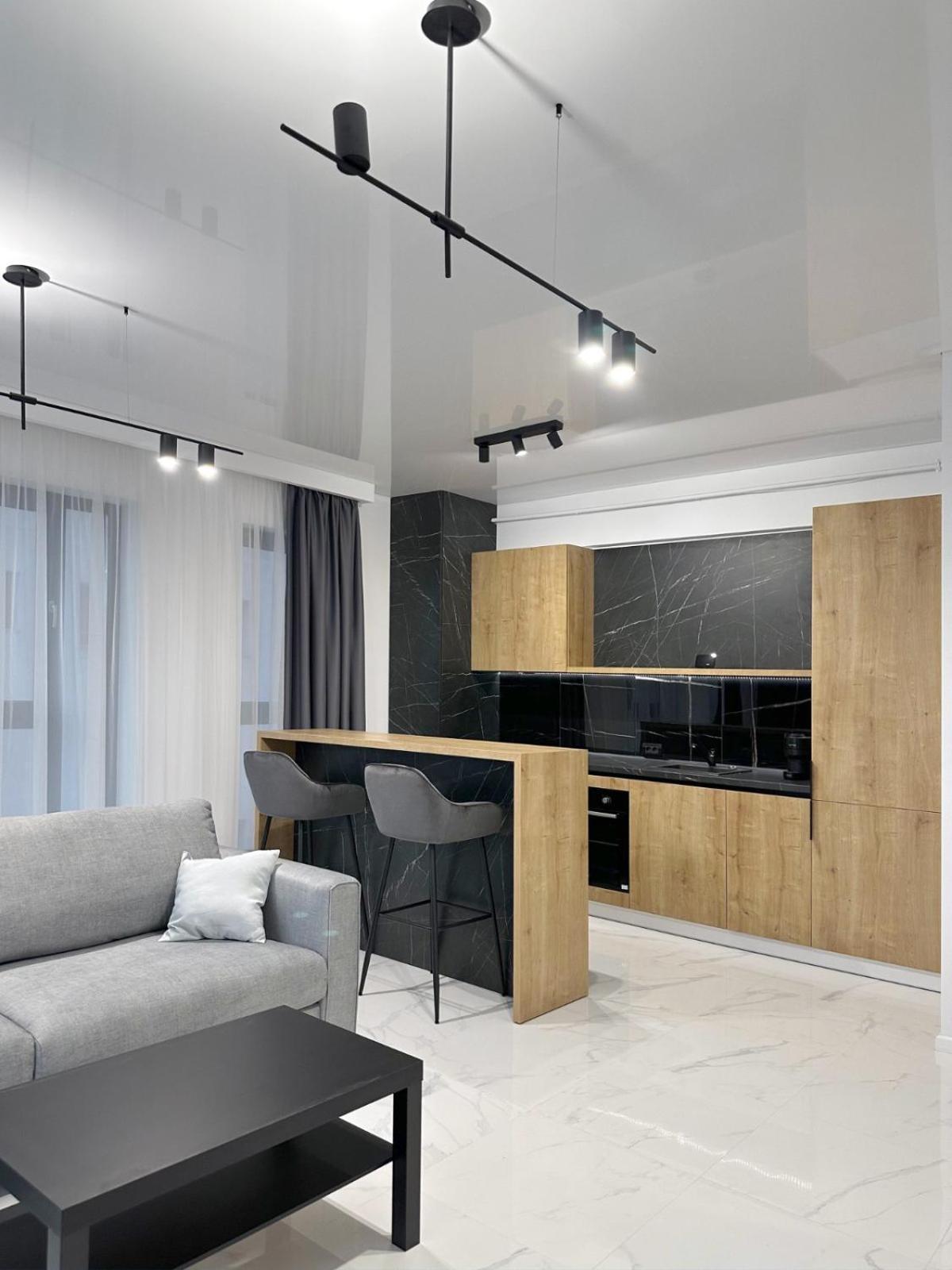 Koya Tower By The Lake Apartments Mamaia Exterior photo