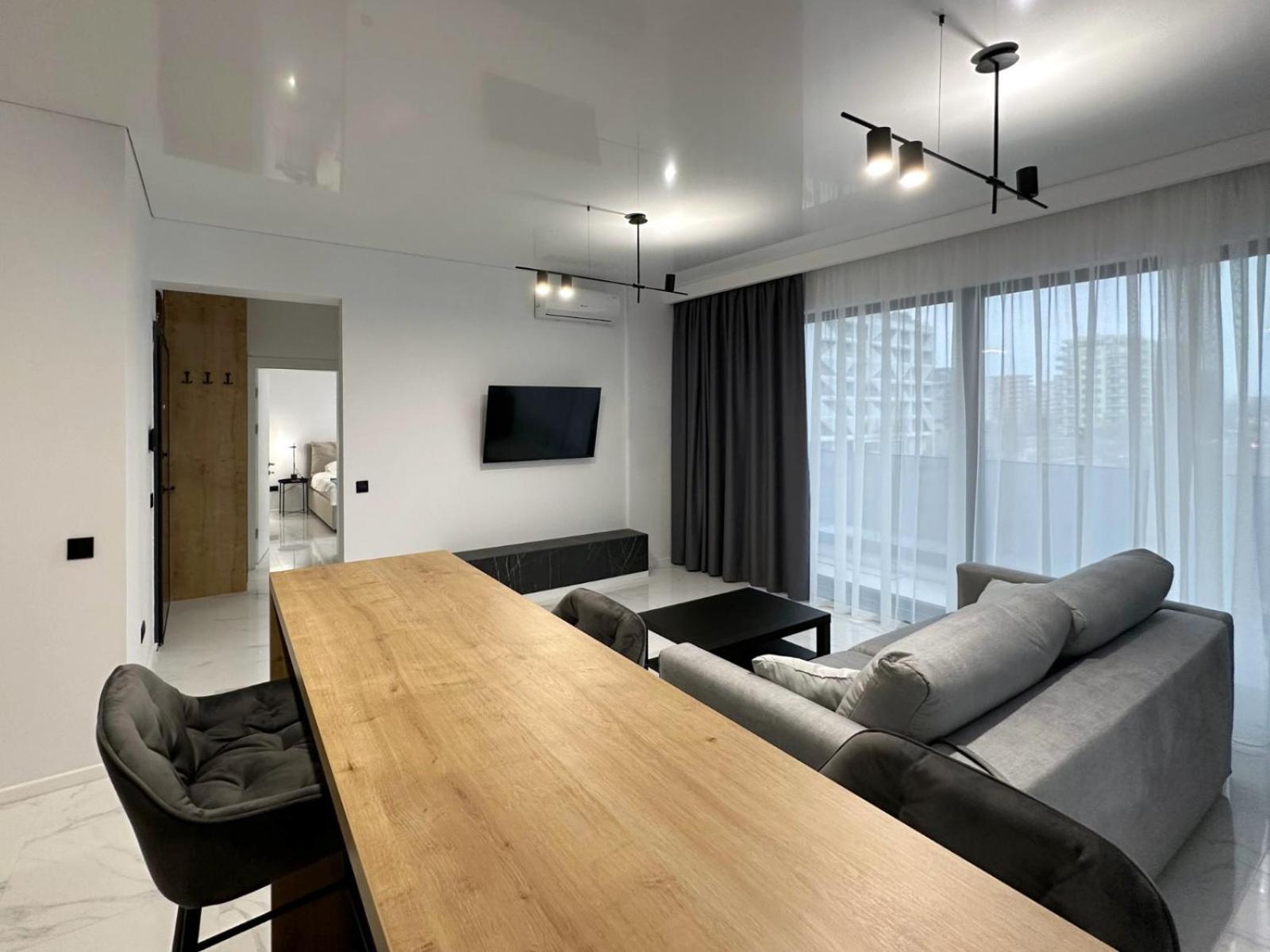 Koya Tower By The Lake Apartments Mamaia Exterior photo