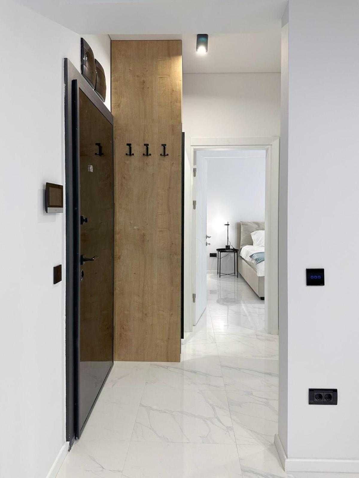Koya Tower By The Lake Apartments Mamaia Exterior photo