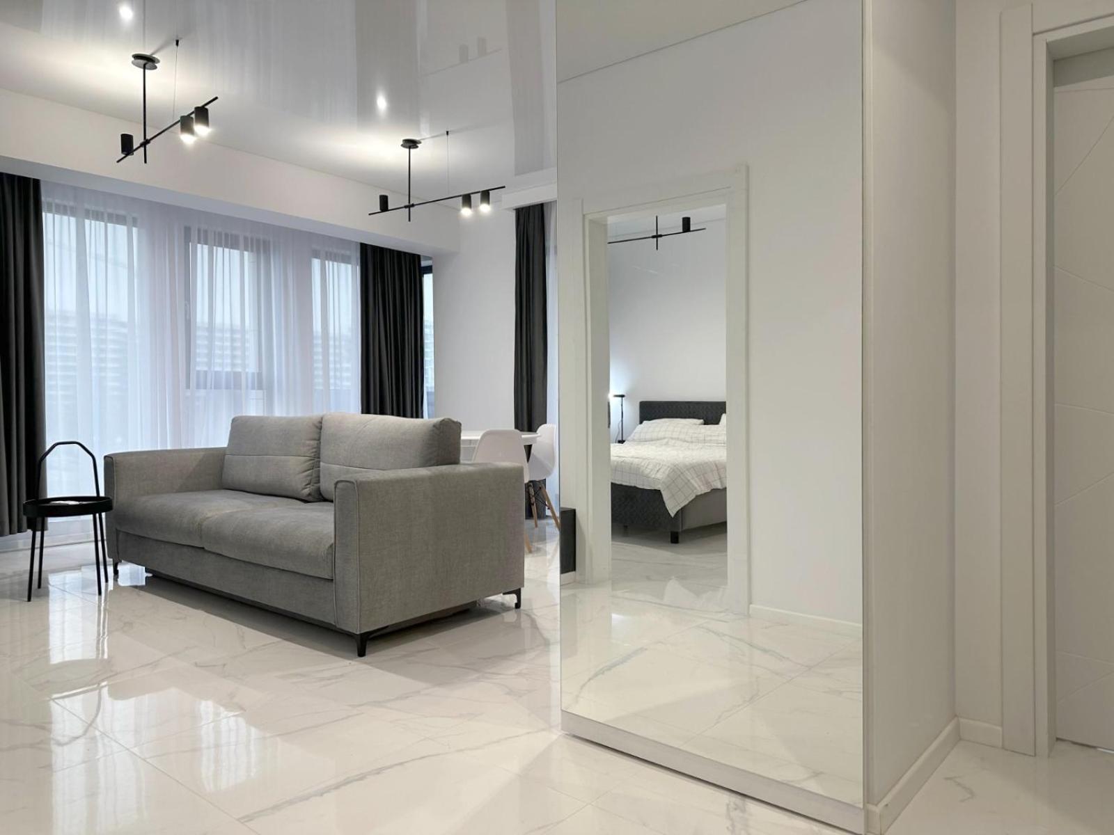 Koya Tower By The Lake Apartments Mamaia Exterior photo