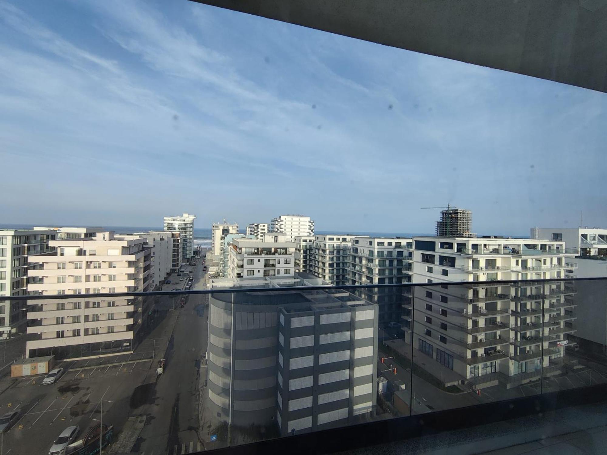 Koya Tower By The Lake Apartments Mamaia Exterior photo